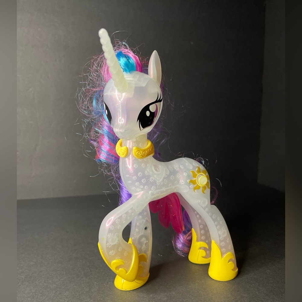 MLP My Little Pony 2017 Princess Celestia the Movie Light Up Glitter Glow 9"